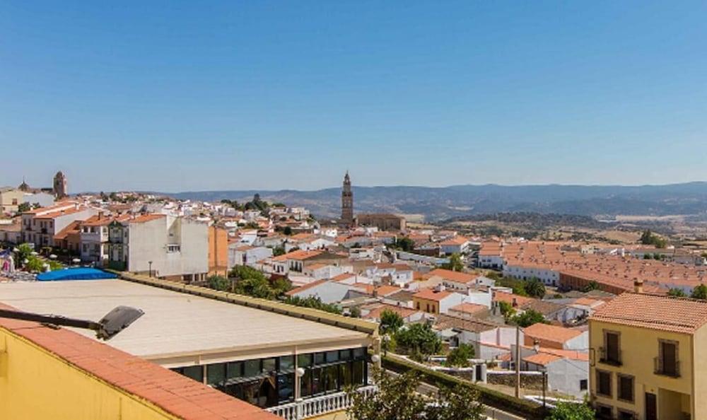 Hotel Los Templarios Jerez De Los Caballeros Exterior foto